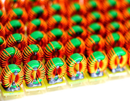 IKP 맞춤형 V/H/SMD형 아모르프스/나노 크리스탈린 코어 일반 모드 스코크 코일